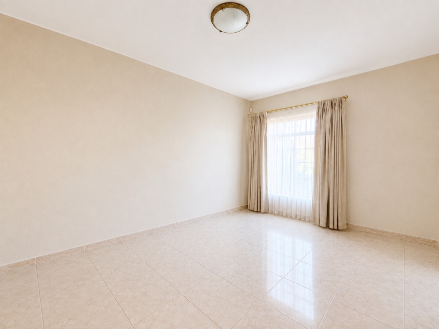 3 Bedroom Property for Sale in Wynberg Upper Western Cape